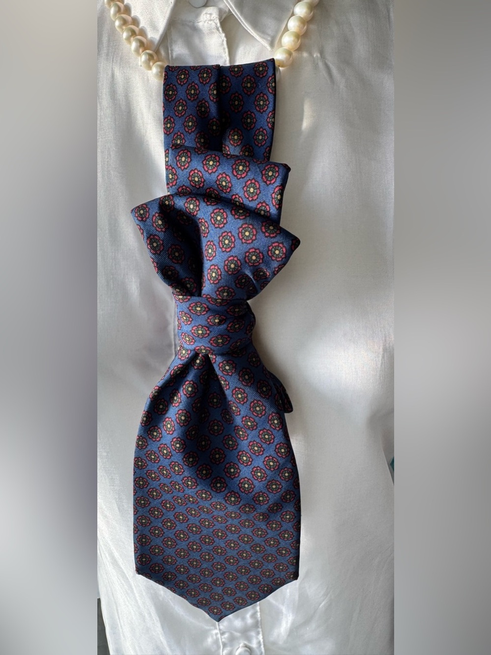VINTAGE SILK TIE (NECKLACE NOT INCLUDED)